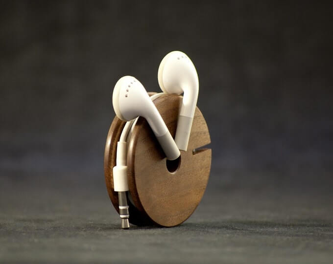 Wooden earphone holder